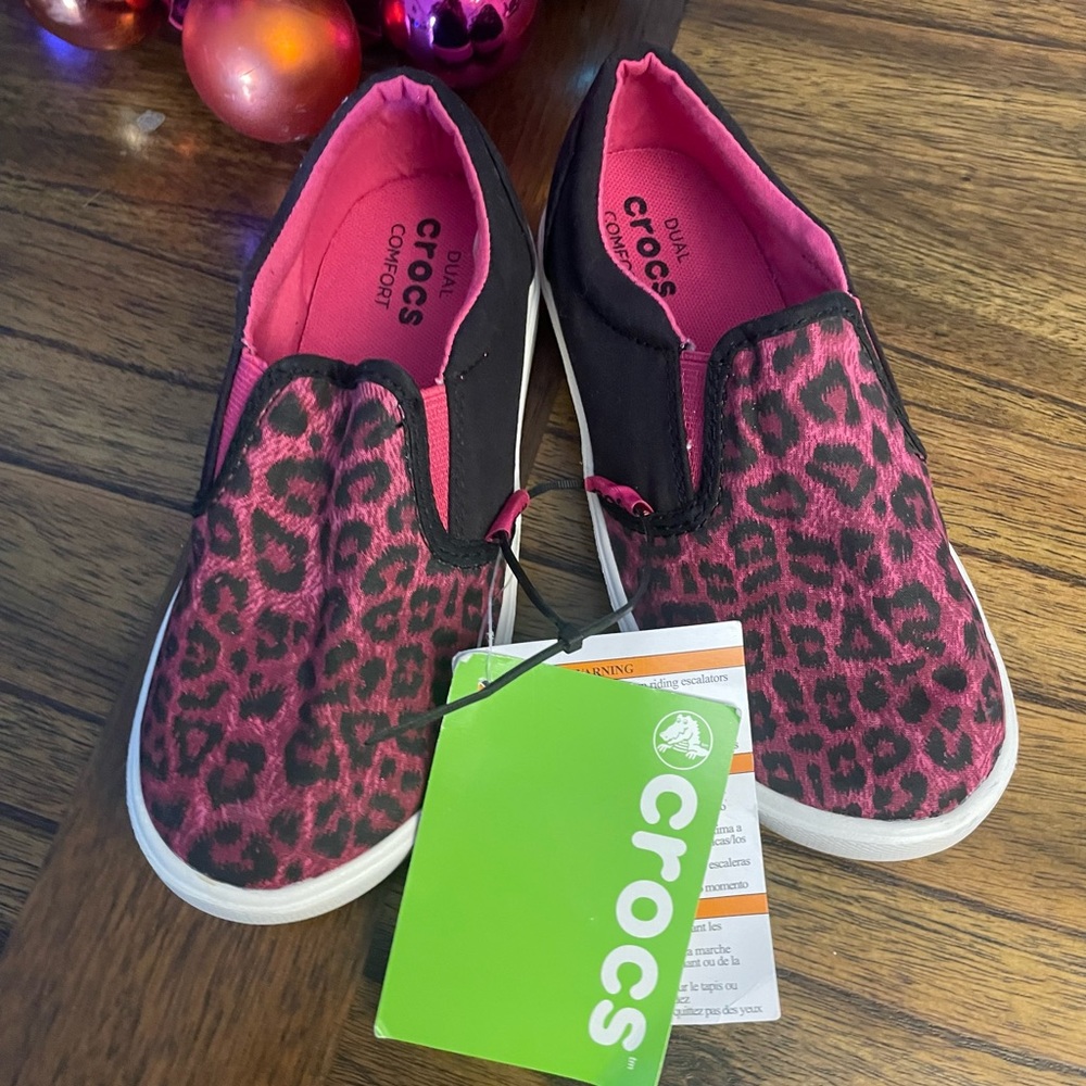 NWOB CROCS ORIGINAL FOR GIRLS SIZE 2 Y . SOLE INSIDE POLIÉSTER ,